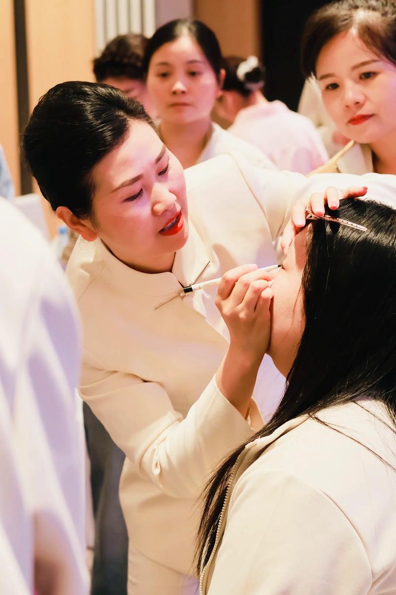 黃龍飯店“五心”接待服務禮儀培訓圓滿落幕